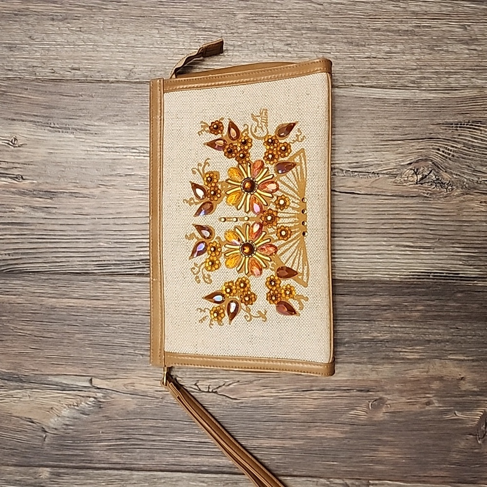 Vintage 1960's Collins of Texas Flowers in basket wristlet/clutch purse.